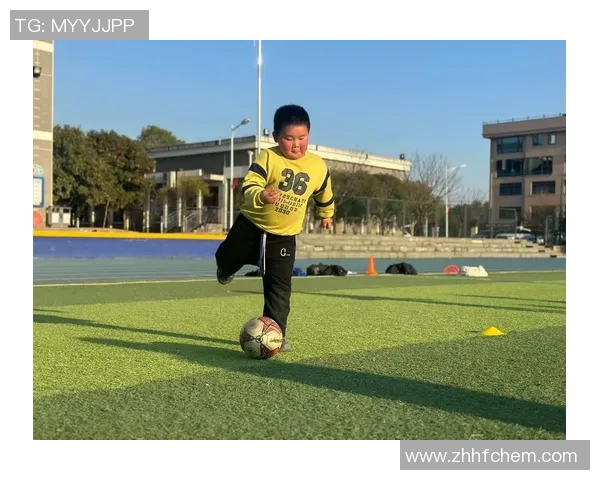 小学生足球明星墙展现青春活力与梦想追逐的精彩瞬间 小学生足球明星墙展现青春活力与梦想追逐的精彩瞬间